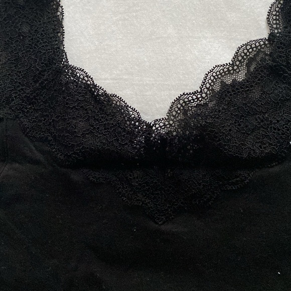 Uniqlo lace detail cami size XS - Picture 3 of 5